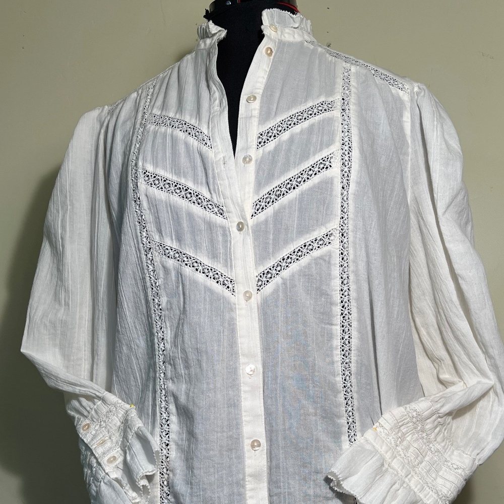 Luxe Sundance 100% Cotton and Lace Dressy Mandrin Ruffle Neck Blouse Size Large